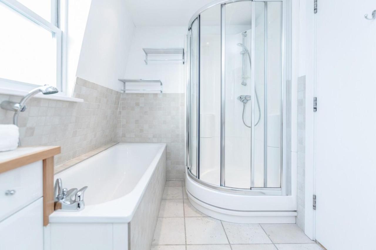 Beautiful 1 Bedroom Apartment In Victoria Londres Exterior foto